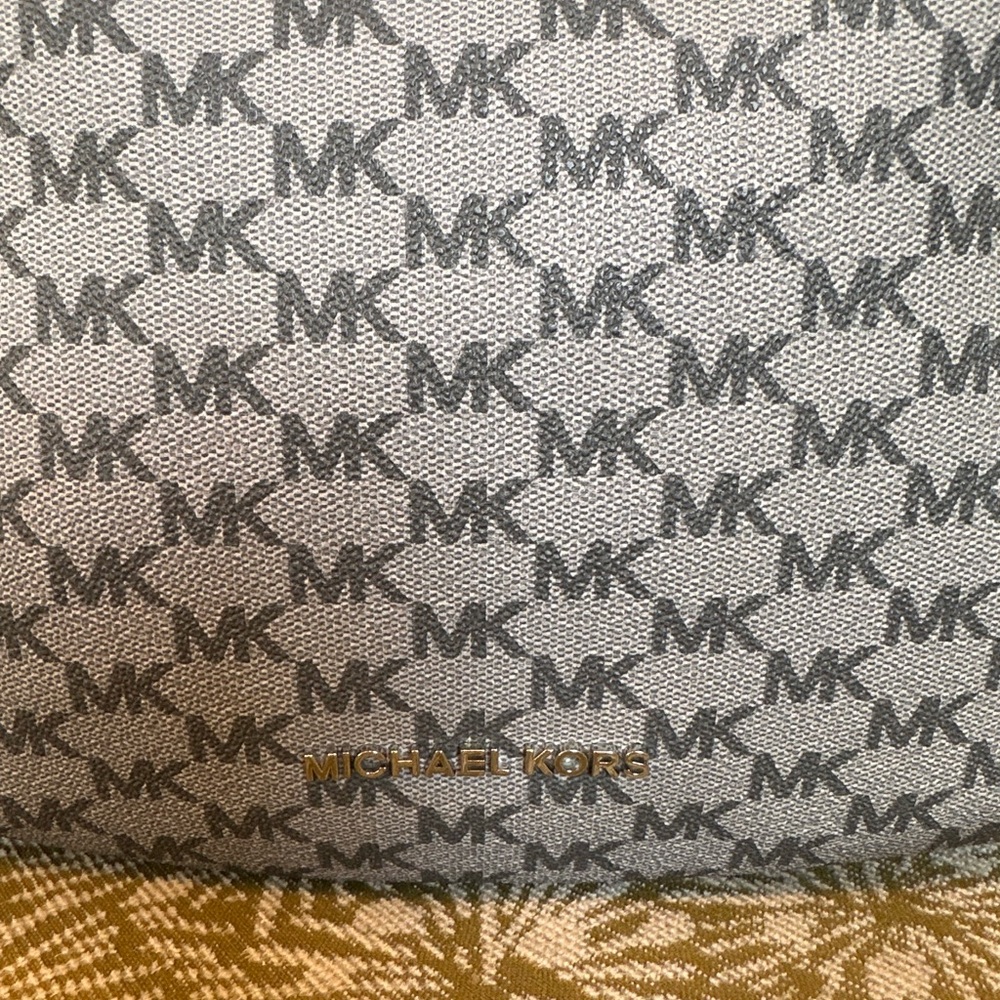 Michael Kors Black and Gray Hobo Bag - Picture 2 of 9